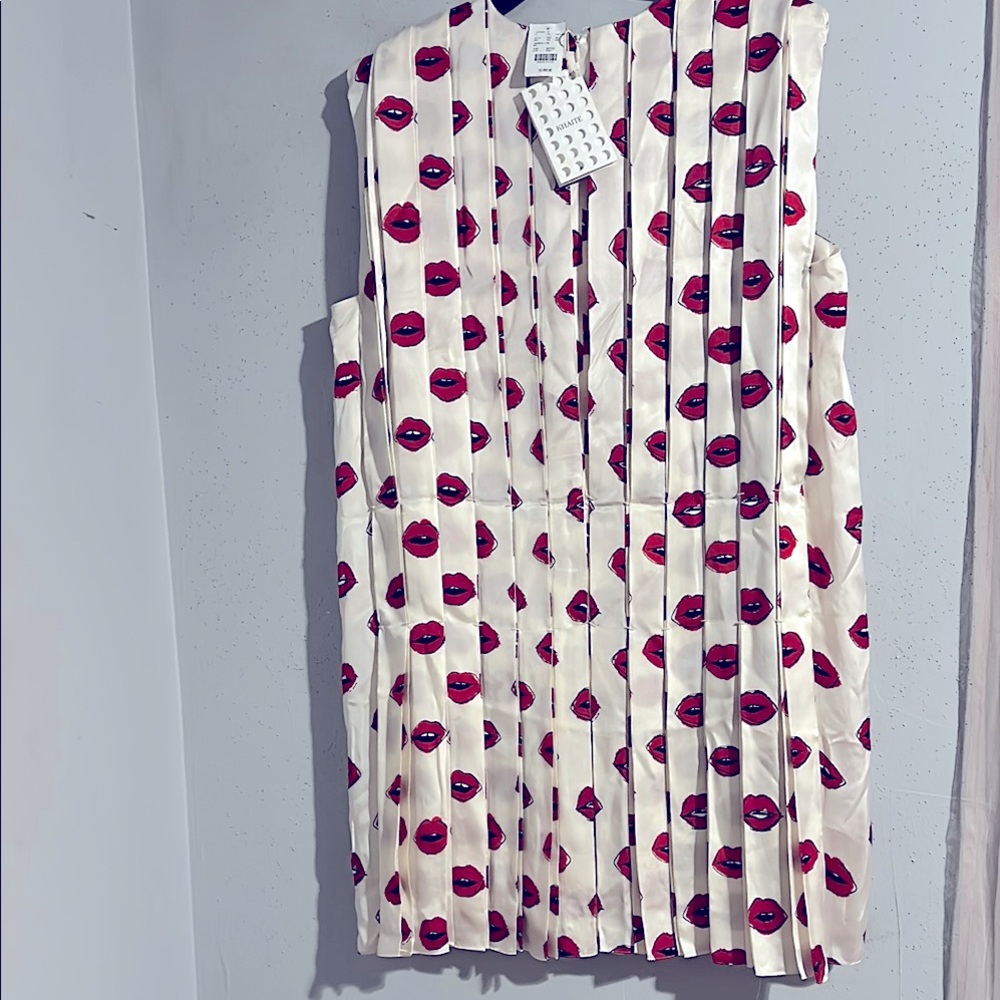 KHAITE White Dress with Red Lipsticks Prints all over this pleated dress NWT